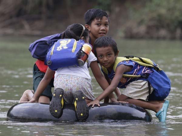There are countless countries around the world where children are risking their lives every day, just to get an education. These students from the Philippines ride an inflated tube to school over flooded rivers.
