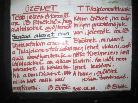 falragaszok felvilágosodás van a lépcsőházban